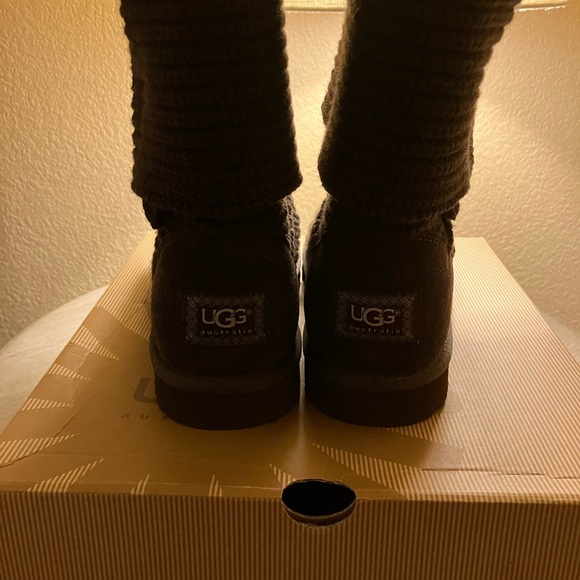 Uggs- Classic Cardy Boots - Picture 3 of 9